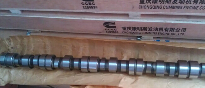 康明斯M11柴油發動機凸輪軸惰輪拆卸